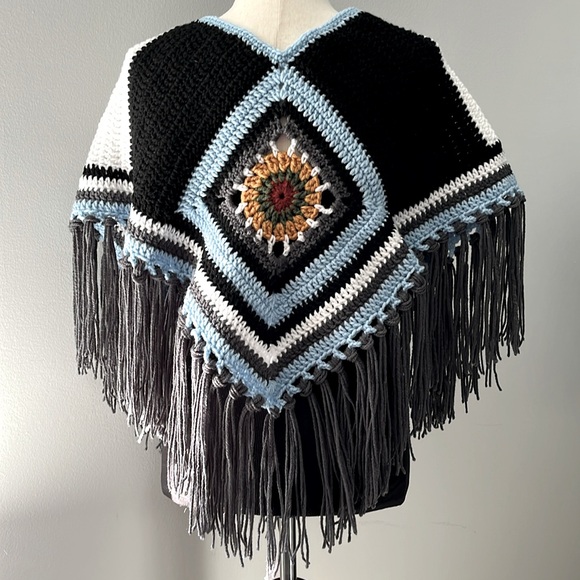 CROCHET PONCHO - Picture 2 of 7